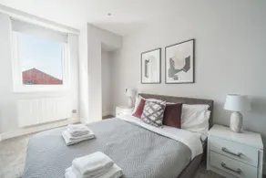 Modern 1 Bedroom Apartment in Central Eastleigh - Image 3