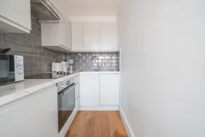 Modern 1 Bedroom Apartment in Central Eastleigh - Image 2