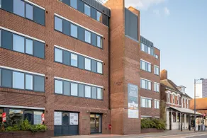 Modern 1 Bedroom Apartment in Central Eastleigh - Image 5