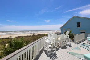 The Turtle House is beachfront and boasts an unobstructed view - Image 2
