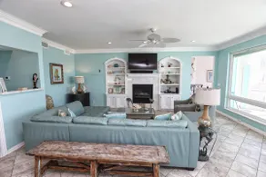 The Turtle House is beachfront and boasts an unobstructed view - Image 4