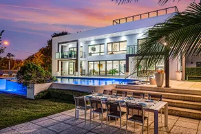 Waterfront Masterpiece Grand Heated Pool Seabreeze - Image 5