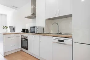 Fresh & stylish apartment with parking by REMS - Image 4