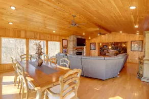 Family-friendly Riverfront Manor on the Little Red - Image 5