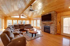 Family-friendly Riverfront Manor on the Little Red - Image 3