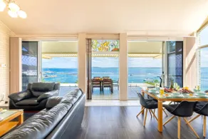 Classic View 2, 2 49 Victoria Pde - panoramic water views, aircon, free Wifi - Image 2