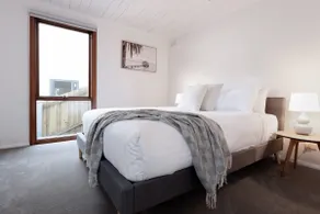 Thrower Cottage: Gateway to the Cataract Gorge - Image 3