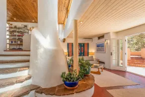 Amazing outdoor space, Mid-Century Interior - Image 3
