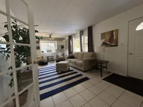 3 BDRM, hot tub, walk to beach - Image 2