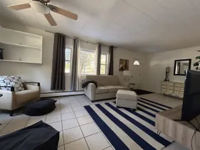 3 BDRM, hot tub, walk to beach - Image 3