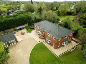 Stratford-upon-Avon 4BR Family Mansion on 1 acre with Pool, Gym & BBQ! - Image 2