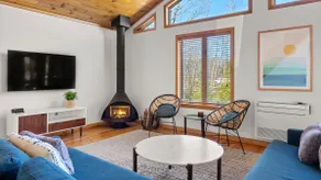 Lakeside 3-BR Berkshires Residence - Image 5