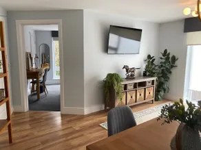 Stream view Apartment - Town centre with Parking - Image 2