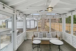 Spacious home near DT Libertyville With Rec Room - Image 4