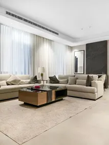 GR-High-End 4-BD Apartment| Prime Location - Image 3