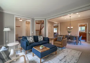 Kirkland's Expansive Custom Built Home Near Juanit - Image 3