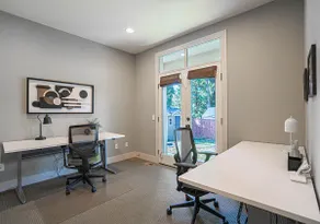 Kirkland's Expansive Custom Built Home Near Juanit - Image 5