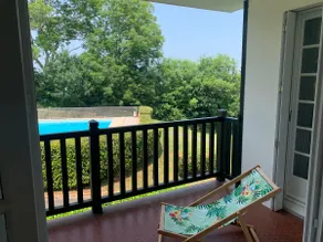 Apartment with swimming pool - near train station - Image 3
