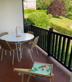 Apartment with swimming pool - near train station - Image 2