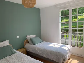 Apartment with swimming pool - near train station - Image 5