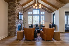 Among the Oaks: Luxury 4 bed home, game room - Image 2