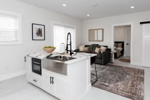 New! Adjoining Suites - Sleeps 12! - Image 4