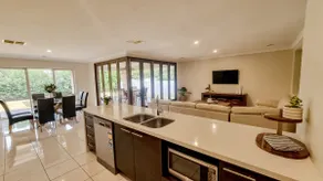 Modern Spacious Entire Home Wagga - Image 5