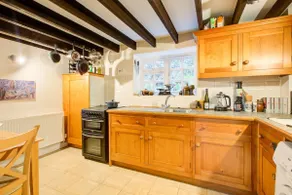 Charming Hilltop Cottage with Panoramic Views - Image 4