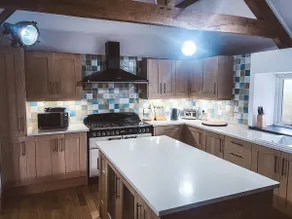 The Retreat Cornwall holiday home with wood fired hot tub - Image 4