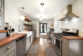 Off-Street Parking, King Bed, Amazing War Streets! - Image 2