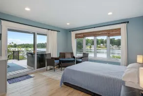 Cozy Lake Cottage: Chefs Kitchen, Deck & Hot Tub - Image 3