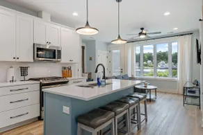 Cozy Lake Cottage: Chefs Kitchen, Deck & Hot Tub - Image 5