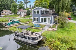 Cozy Lake Cottage: Chefs Kitchen, Deck & Hot Tub - Image 2