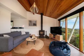 TJ's Tree House with Ocean Views - Image 3
