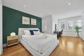 Modern Toronto Townhome by the Lake - Free Parking - Image 2