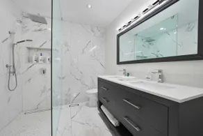 Modern Toronto Townhome by the Lake - Free Parking - Image 3