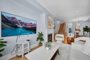 Modern Toronto Townhome by the Lake - Free Parking - Image 5