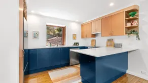 Pet friendly, firepit + walk to beach - Image 5