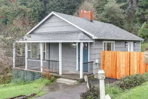 3 Mi to Reedsport: Home w/ Umpqua River Views - Image 3