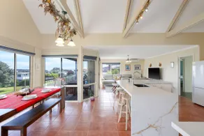 Oceanview Family Retreat - Image 4