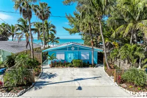 Fins to the Right: On the Gulf of Mexico! Beach! - Image 3