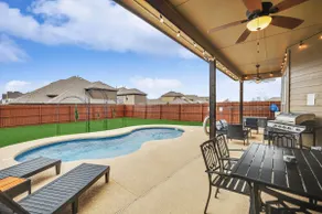 5-Bed/2-Bath Pool & Backyard Retreat - Image 5