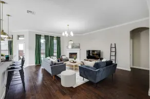 5-Bed/2-Bath Pool & Backyard Retreat - Image 2
