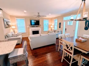 4 BR/ 4 BA/ Single Family - 2 Primary Suites - Image 2