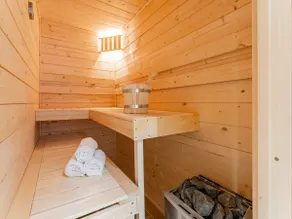 Spacious chalet with ski storage and sauna - Image 2