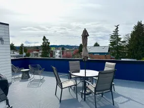 Pristine Townhome with On-Site Parking - Image 3
