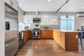 Pristine Townhome with On-Site Parking - Image 4