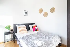 Easy Parking - Sunny - Cozy Home - Image 2