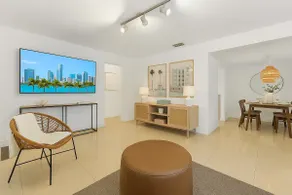 Central Miami Oasis, Near Brickell, Grove & Little Havana - Image 4