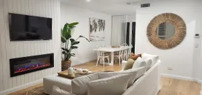The SALTY PALMS Luxury Beach House Kiama - Image 3